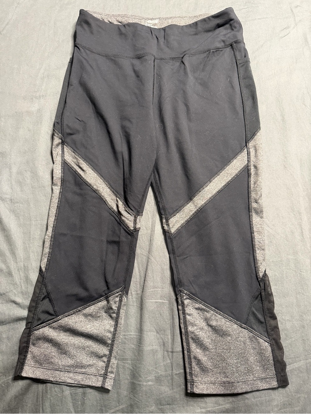 Avia Black and Gray Colorblock Capri Leggings